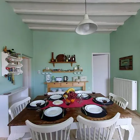 Yellow Lemon Tree House Holiday home